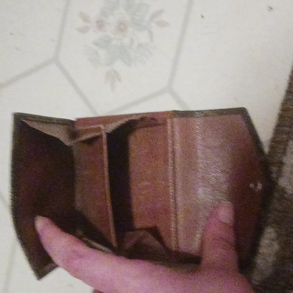 LV wallet, Brown on brown med size - Picture 8 of 8